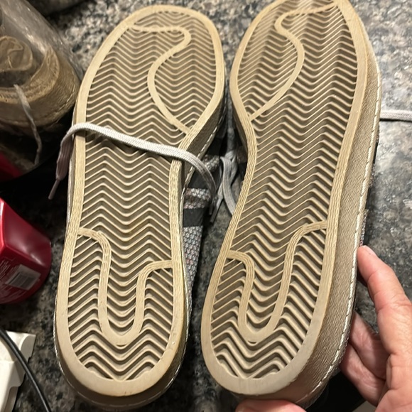 Men’s primeknit boost Adidas sneakers - Picture 2 of 11